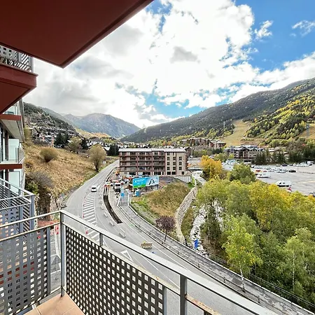 Apartment Life And A Pie De Pistas,